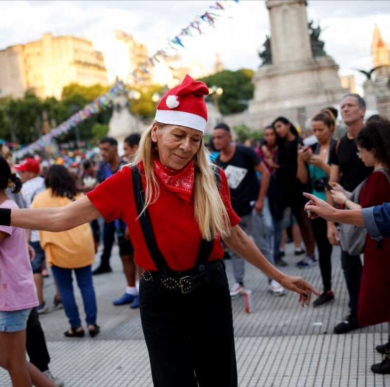 ECONOMÍA: Celebración en Buenos Aires en un año de altibajos económicos y cambios financieros.